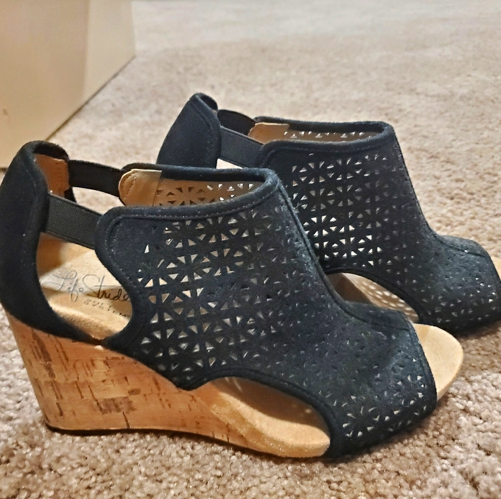 Black Wedges - Picture 2 of 4